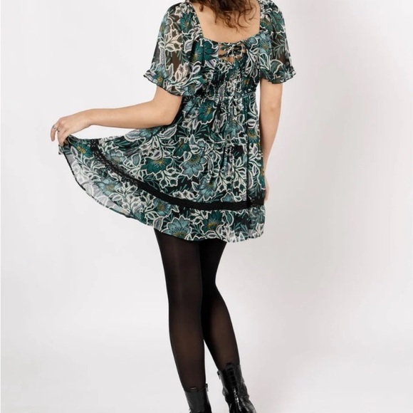 Band of Gypsies Bohemian V-Neck Floral Print Dress With Short Sleeves - Picture 2 of 9
